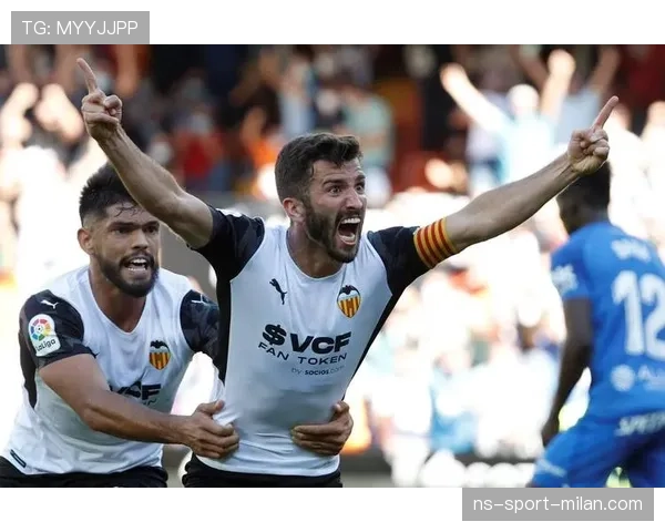 加亚职业轨迹：从瓦伦西亚青训到一线队主力的稳步成长