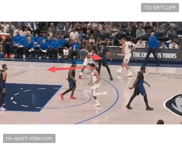 约基奇通过挡拆提高传球效率，拉开球场空间助掘金多点开花